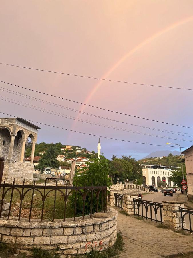 Hotel Omer Berat Exteriér fotografie