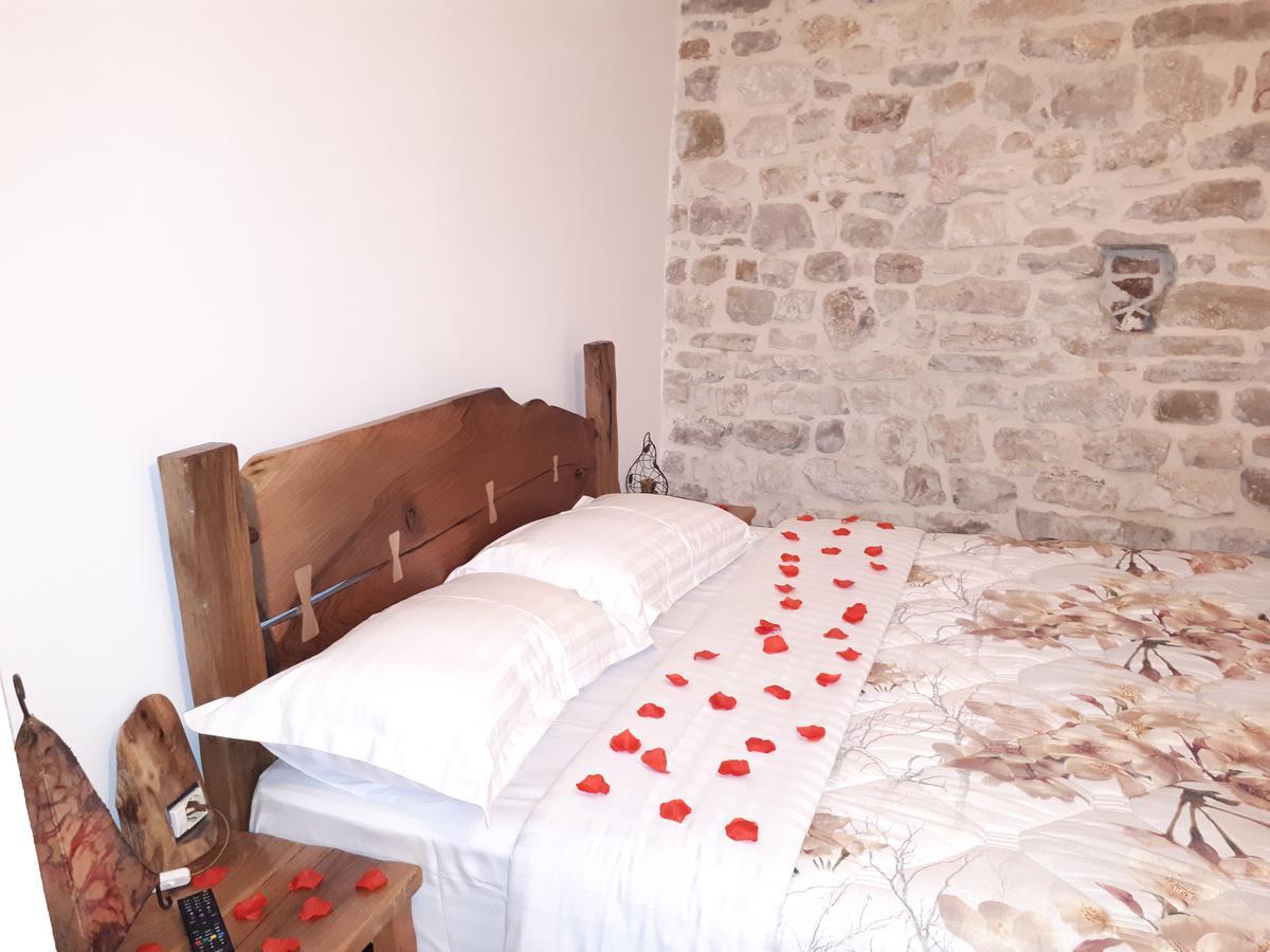 Hotel Omer Berat Exteriér fotografie