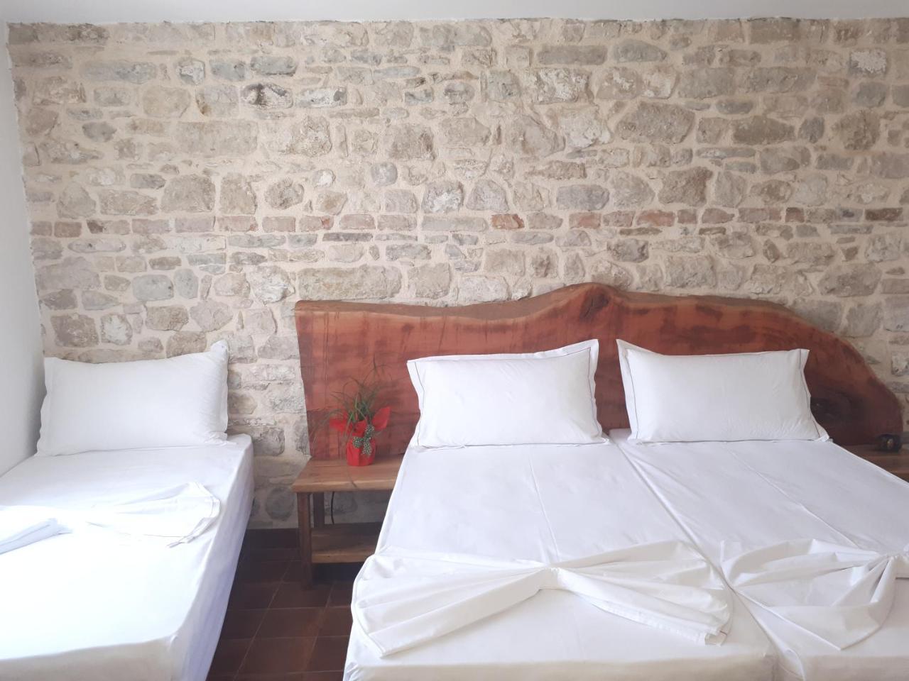 Hotel Omer Berat Exteriér fotografie