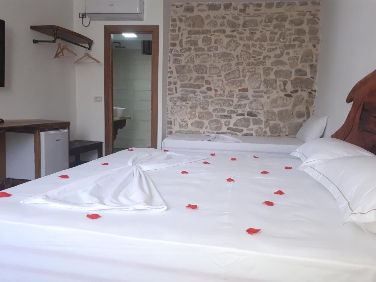 Hotel Omer Berat Exteriér fotografie