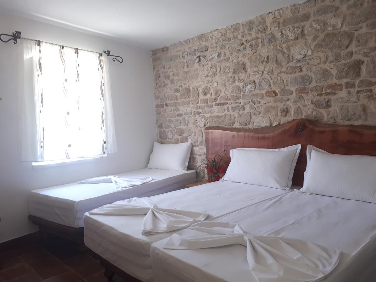 Hotel Omer Berat Exteriér fotografie