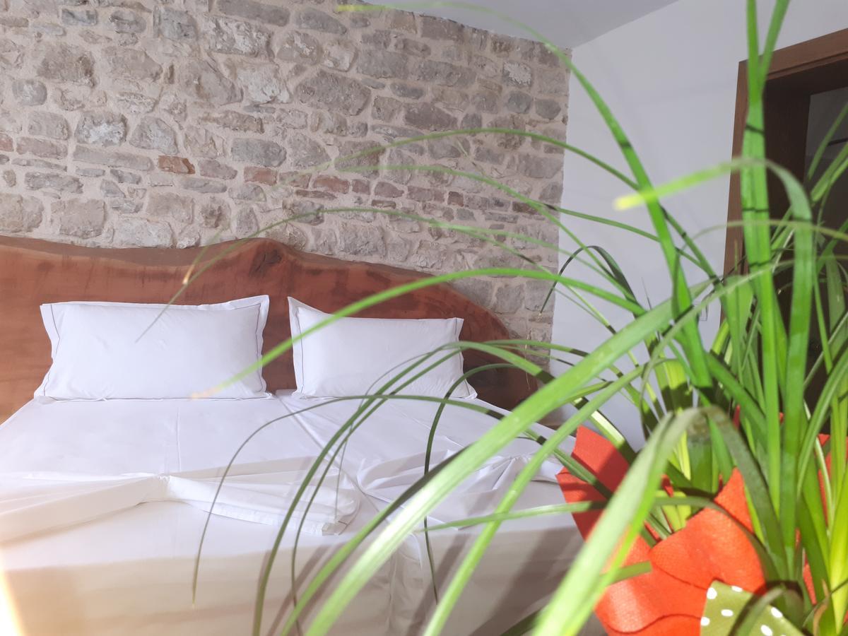 Hotel Omer Berat Exteriér fotografie